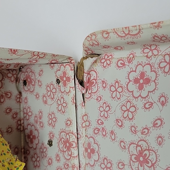 Vintage Barbie Doll Case 1963 White Case W Red dress - Picture 12 of 13